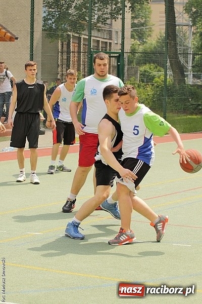 Zdjęcie w galerii na portalu naszraciborz.pl: ZSO 2 Abstynenci najlepsi w turnieju Streetball 2015 w Ekonomiku wiadomości z regionu