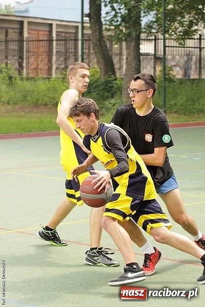 Zdjęcie w galerii na portalu naszraciborz.pl: ZSO 2 Abstynenci najlepsi w turnieju Streetball 2015 w Ekonomiku wiadomości z regionu