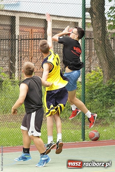 Zdjęcie w galerii na portalu naszraciborz.pl: ZSO 2 Abstynenci najlepsi w turnieju Streetball 2015 w Ekonomiku wiadomości z regionu