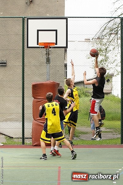 Zdjęcie w galerii na portalu naszraciborz.pl: ZSO 2 Abstynenci najlepsi w turnieju Streetball 2015 w Ekonomiku wiadomości z regionu