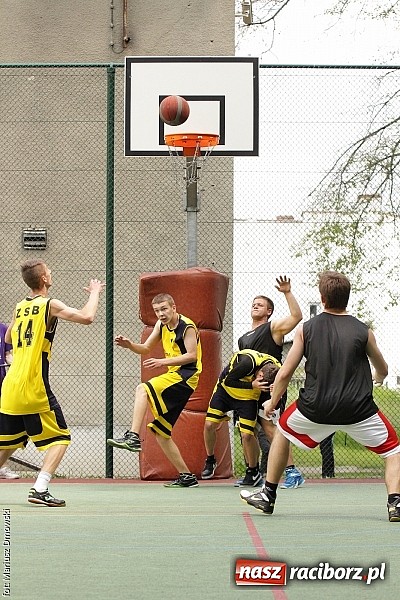 Zdjęcie w galerii na portalu naszraciborz.pl: ZSO 2 Abstynenci najlepsi w turnieju Streetball 2015 w Ekonomiku wiadomości z regionu