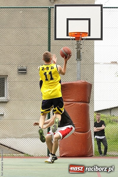 Zdjęcie w galerii na portalu naszraciborz.pl: ZSO 2 Abstynenci najlepsi w turnieju Streetball 2015 w Ekonomiku wiadomości z regionu