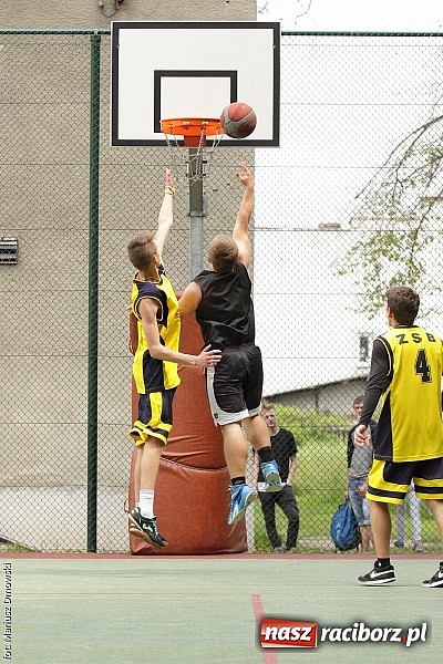 Zdjęcie w galerii na portalu naszraciborz.pl: ZSO 2 Abstynenci najlepsi w turnieju Streetball 2015 w Ekonomiku wiadomości z regionu