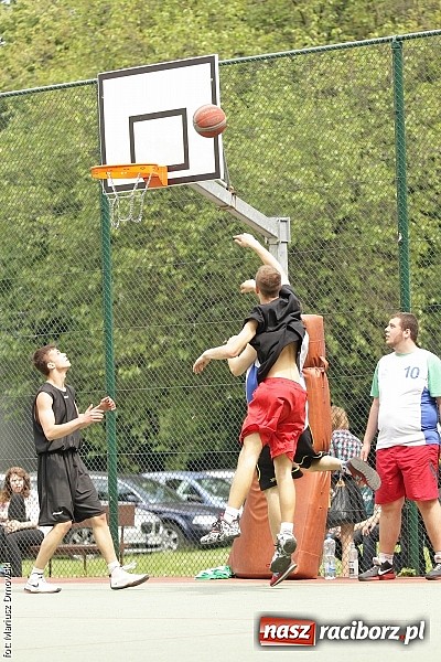 Zdjęcie w galerii na portalu naszraciborz.pl: ZSO 2 Abstynenci najlepsi w turnieju Streetball 2015 w Ekonomiku wiadomości z regionu