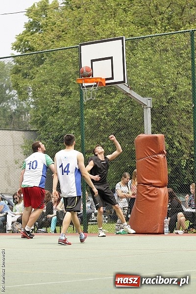 Zdjęcie w galerii na portalu naszraciborz.pl: ZSO 2 Abstynenci najlepsi w turnieju Streetball 2015 w Ekonomiku wiadomości z regionu
