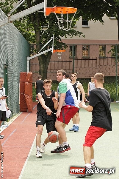 Zdjęcie w galerii na portalu naszraciborz.pl: ZSO 2 Abstynenci najlepsi w turnieju Streetball 2015 w Ekonomiku wiadomości z regionu