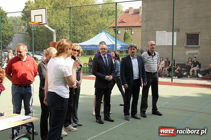 Zdjęcie w galerii na portalu naszraciborz.pl: ZSO 2 Abstynenci najlepsi w turnieju Streetball 2015 w Ekonomiku wiadomości z regionu