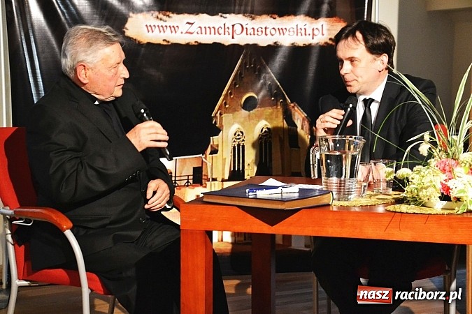 Zdjęcie w galerii na portalu naszraciborz.pl: Zapiski księdza Szywalskiego - prezentacja książki na zamku wiadomości z regionu