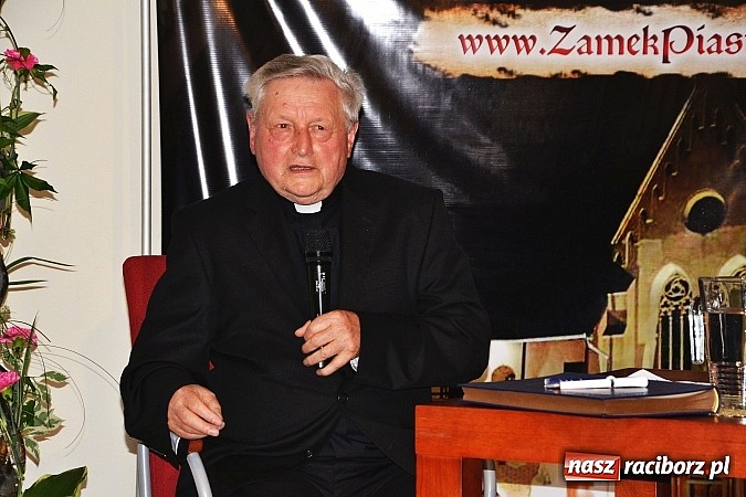 Zdjęcie w galerii na portalu naszraciborz.pl: Zapiski księdza Szywalskiego - prezentacja książki na zamku wiadomości z regionu