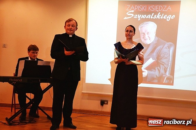 Zdjęcie w galerii na portalu naszraciborz.pl: Zapiski księdza Szywalskiego - prezentacja książki na zamku wiadomości z regionu