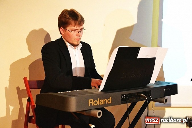 Zdjęcie w galerii na portalu naszraciborz.pl: Zapiski księdza Szywalskiego - prezentacja książki na zamku wiadomości z regionu