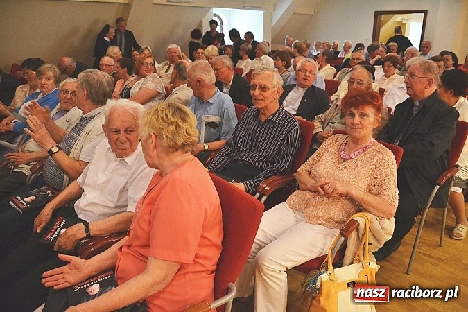 Zdjęcie w galerii na portalu naszraciborz.pl: Zapiski księdza Szywalskiego - prezentacja książki na zamku wiadomości z regionu