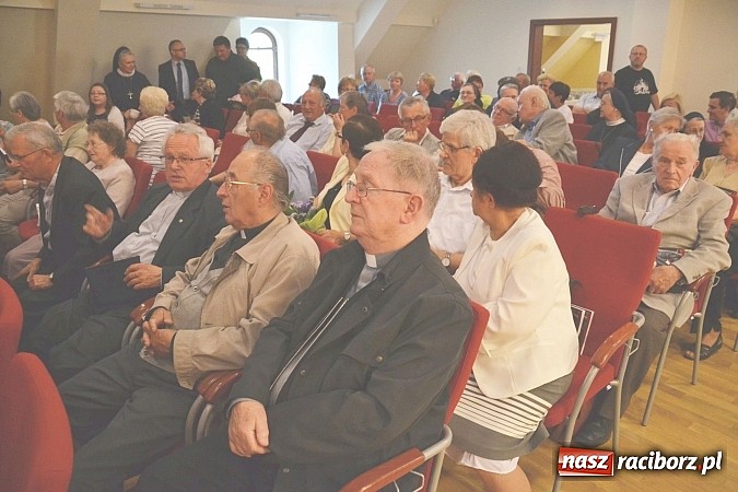 Zdjęcie w galerii na portalu naszraciborz.pl: Zapiski księdza Szywalskiego - prezentacja książki na zamku wiadomości z regionu