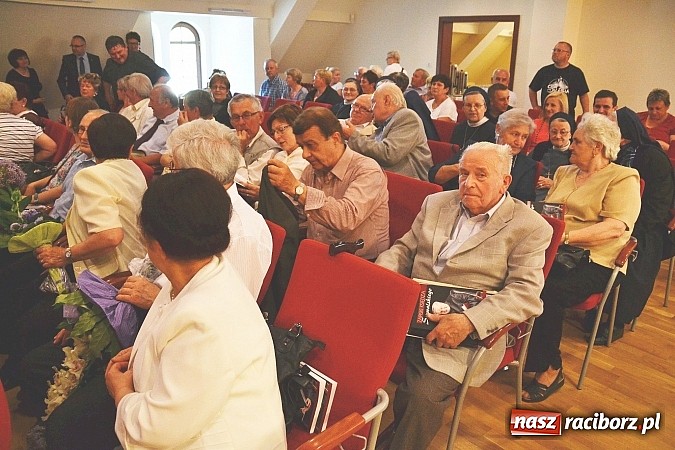 Zdjęcie w galerii na portalu naszraciborz.pl: Zapiski księdza Szywalskiego - prezentacja książki na zamku wiadomości z regionu