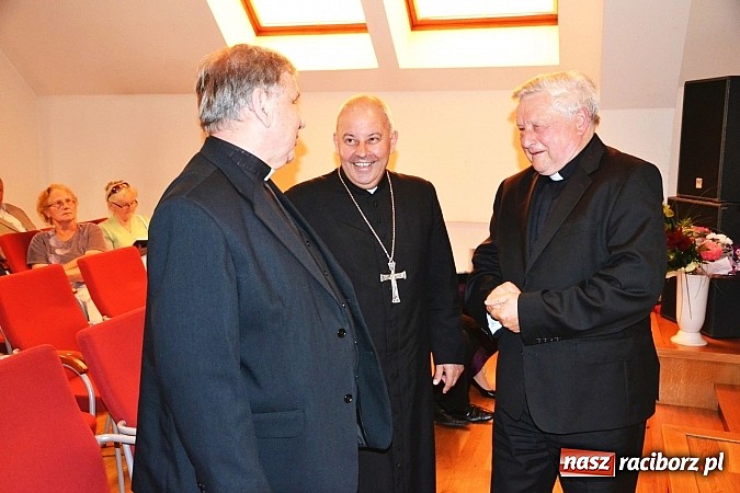 Zdjęcie w galerii na portalu naszraciborz.pl: Zapiski księdza Szywalskiego - prezentacja książki na zamku wiadomości z regionu