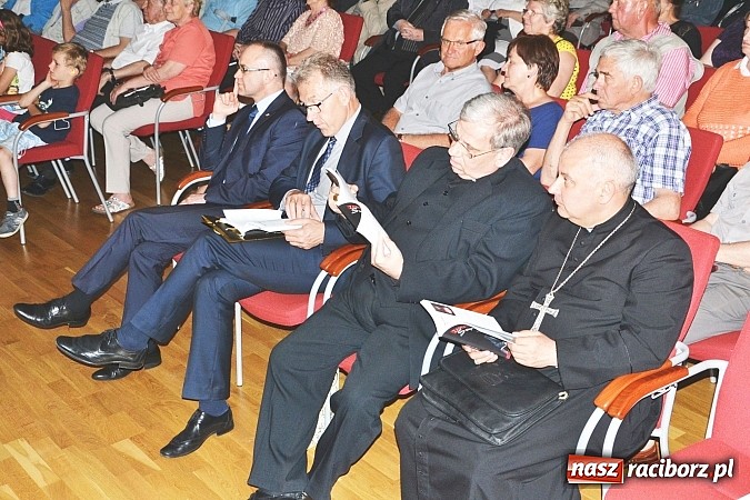 Zdjęcie w galerii na portalu naszraciborz.pl: Zapiski księdza Szywalskiego - prezentacja książki na zamku wiadomości z regionu