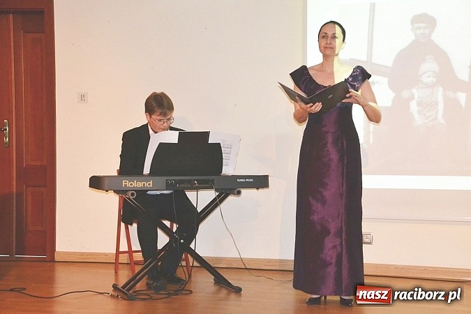 Zdjęcie w galerii na portalu naszraciborz.pl: Zapiski księdza Szywalskiego - prezentacja książki na zamku wiadomości z regionu