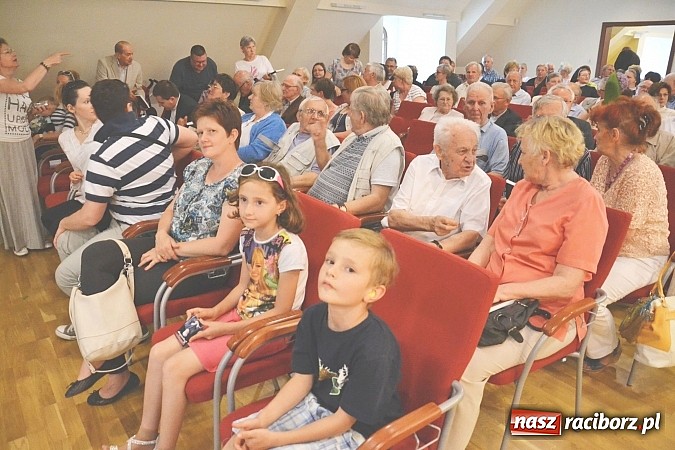 Zdjęcie w galerii na portalu naszraciborz.pl: Zapiski księdza Szywalskiego - prezentacja książki na zamku wiadomości z regionu