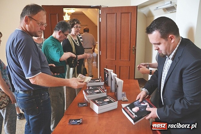 Zdjęcie w galerii na portalu naszraciborz.pl: Zapiski księdza Szywalskiego - prezentacja książki na zamku wiadomości z regionu