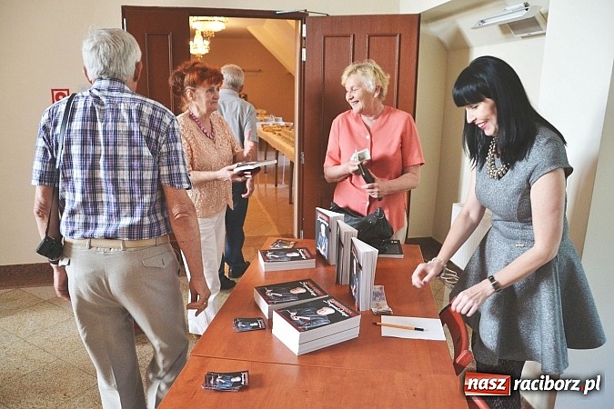 Zdjęcie w galerii na portalu naszraciborz.pl: Zapiski księdza Szywalskiego - prezentacja książki na zamku wiadomości z regionu