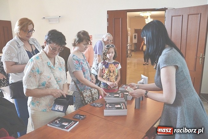 Zdjęcie w galerii na portalu naszraciborz.pl: Zapiski księdza Szywalskiego - prezentacja książki na zamku wiadomości z regionu