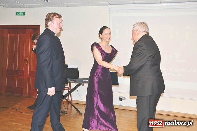 Zdjęcie w galerii na portalu naszraciborz.pl: Zapiski księdza Szywalskiego - prezentacja książki na zamku wiadomości z regionu