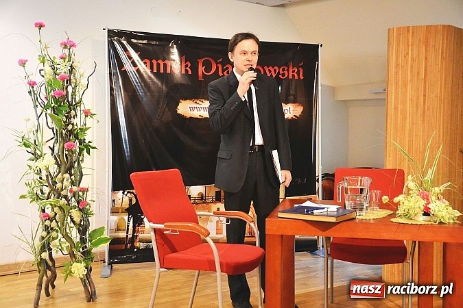 Zdjęcie w galerii na portalu naszraciborz.pl: Zapiski księdza Szywalskiego - prezentacja książki na zamku wiadomości z regionu