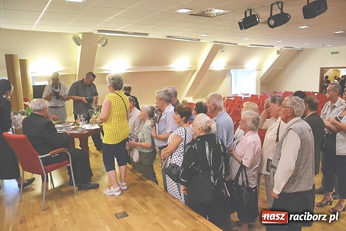 Zdjęcie w galerii na portalu naszraciborz.pl: Zapiski księdza Szywalskiego - prezentacja książki na zamku wiadomości z regionu