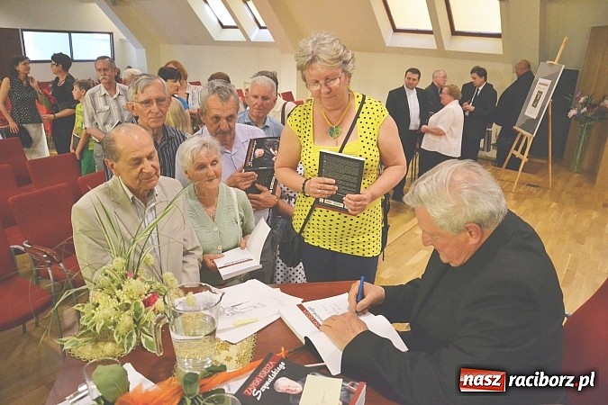 Zdjęcie w galerii na portalu naszraciborz.pl: Zapiski księdza Szywalskiego - prezentacja książki na zamku wiadomości z regionu