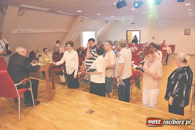 Zdjęcie w galerii na portalu naszraciborz.pl: Zapiski księdza Szywalskiego - prezentacja książki na zamku wiadomości z regionu