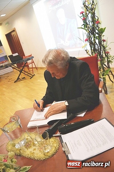 Zdjęcie w galerii na portalu naszraciborz.pl: Zapiski księdza Szywalskiego - prezentacja książki na zamku wiadomości z regionu