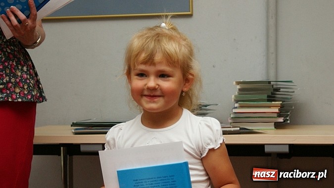 Zdjęcie w galerii na portalu naszraciborz.pl: W bibliotece nagrodzono twórców najpiękniejszych ekologicznych zabawek  wiadomości z regionu