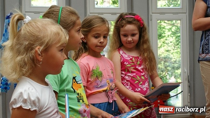 Zdjęcie w galerii na portalu naszraciborz.pl: W bibliotece nagrodzono twórców najpiękniejszych ekologicznych zabawek  wiadomości z regionu