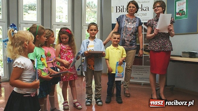 Zdjęcie w galerii na portalu naszraciborz.pl: W bibliotece nagrodzono twórców najpiękniejszych ekologicznych zabawek  wiadomości z regionu