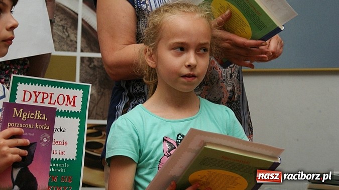 Zdjęcie w galerii na portalu naszraciborz.pl: W bibliotece nagrodzono twórców najpiękniejszych ekologicznych zabawek  wiadomości z regionu