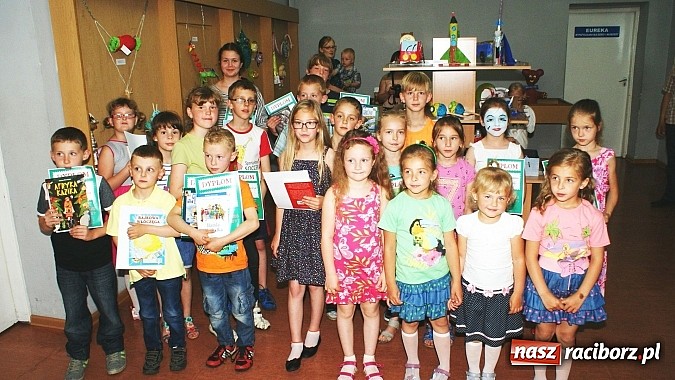 Zdjęcie w galerii na portalu naszraciborz.pl: W bibliotece nagrodzono twórców najpiękniejszych ekologicznych zabawek  wiadomości z regionu