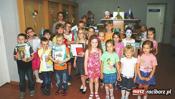 Zdjęcie w galerii na portalu naszraciborz.pl: W bibliotece nagrodzono twórców najpiękniejszych ekologicznych zabawek  wiadomości z regionu