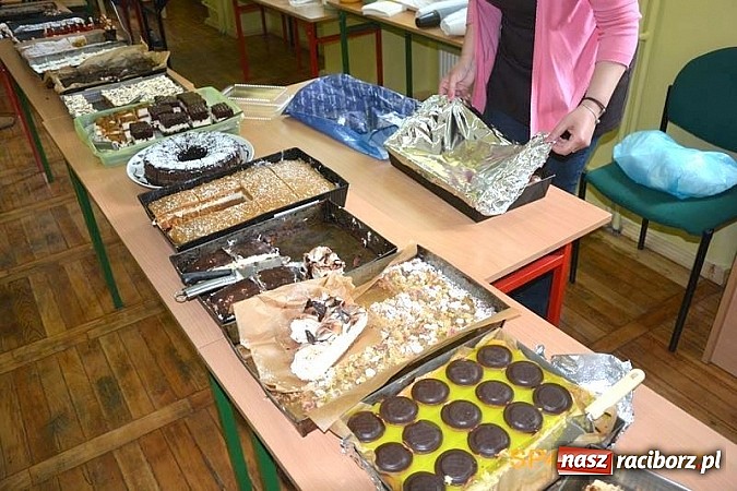 Zdjęcie w galerii na portalu naszraciborz.pl: Piknik rodzinny w SP4 wiadomości z regionu