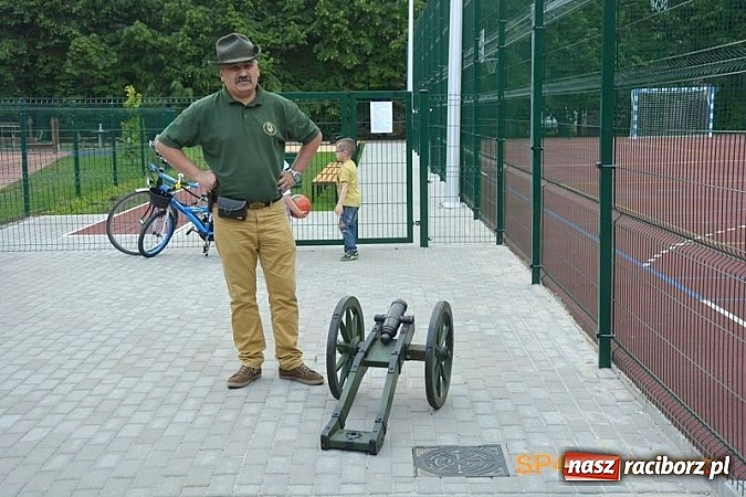 Zdjęcie w galerii na portalu naszraciborz.pl: Piknik rodzinny w SP4 wiadomości z regionu