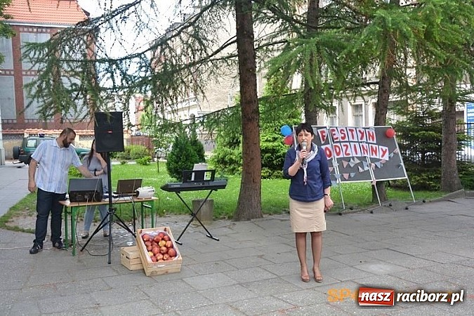 Zdjęcie w galerii na portalu naszraciborz.pl: Piknik rodzinny w SP4 wiadomości z regionu
