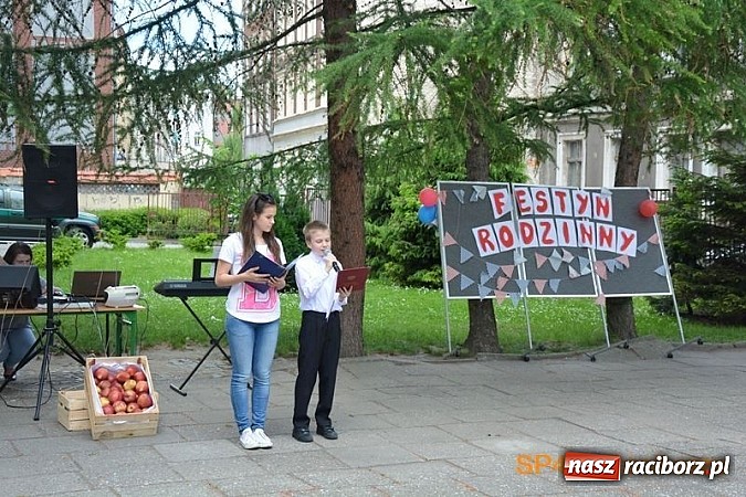 Zdjęcie w galerii na portalu naszraciborz.pl: Piknik rodzinny w SP4 wiadomości z regionu