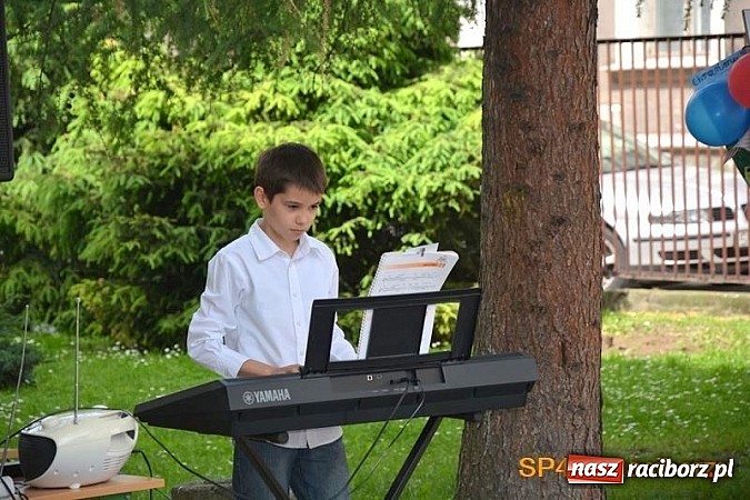 Zdjęcie w galerii na portalu naszraciborz.pl: Piknik rodzinny w SP4 wiadomości z regionu
