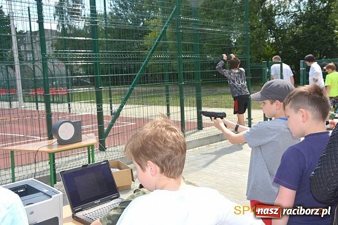 Zdjęcie w galerii na portalu naszraciborz.pl: Piknik rodzinny w SP4 wiadomości z regionu