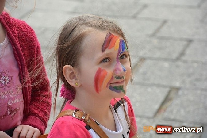 Zdjęcie w galerii na portalu naszraciborz.pl: Piknik rodzinny w SP4 wiadomości z regionu