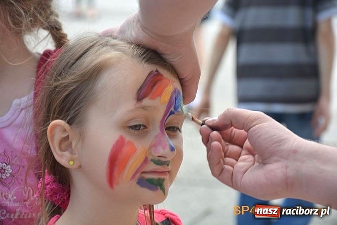 Zdjęcie w galerii na portalu naszraciborz.pl: Piknik rodzinny w SP4 wiadomości z regionu