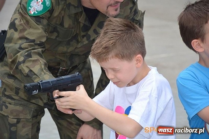 Zdjęcie w galerii na portalu naszraciborz.pl: Piknik rodzinny w SP4 wiadomości z regionu