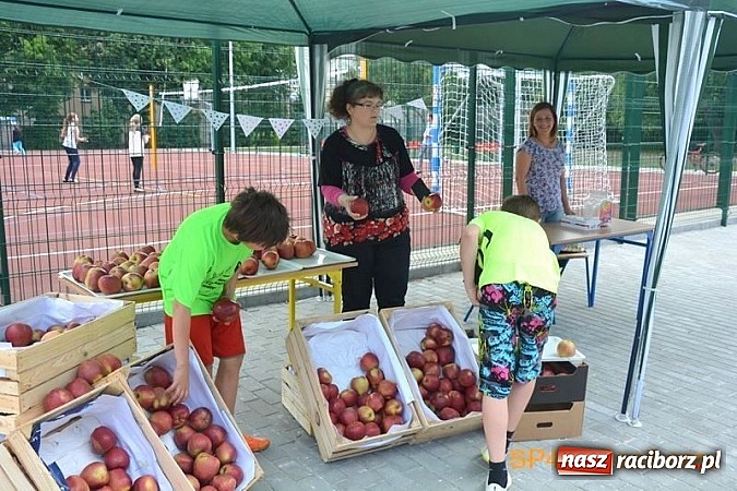Zdjęcie w galerii na portalu naszraciborz.pl: Piknik rodzinny w SP4 wiadomości z regionu