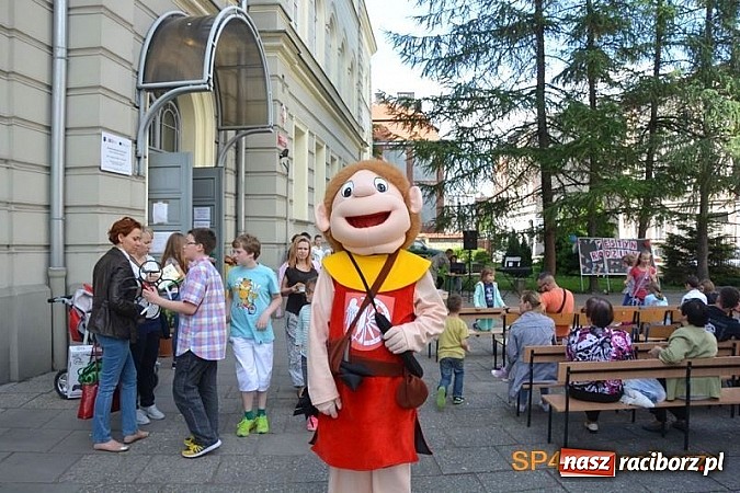 Zdjęcie w galerii na portalu naszraciborz.pl: Piknik rodzinny w SP4 wiadomości z regionu