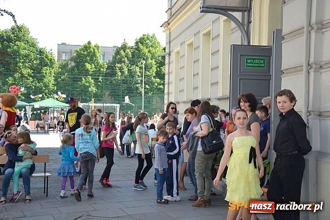 Zdjęcie w galerii na portalu naszraciborz.pl: Piknik rodzinny w SP4 wiadomości z regionu