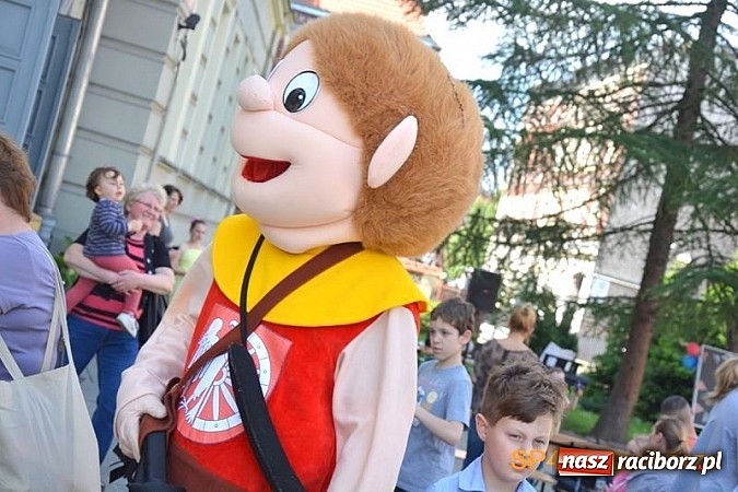 Zdjęcie w galerii na portalu naszraciborz.pl: Piknik rodzinny w SP4 wiadomości z regionu